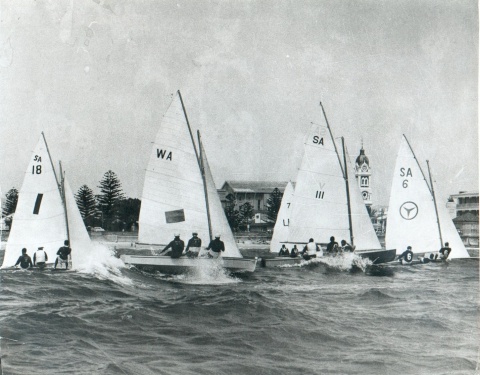 Temptations part IV: a small classic to build and race Sharpies racing at Adelade, 1960