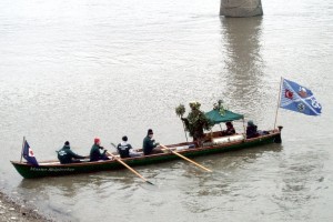 holly-man-arrives-2 holly man arrives 2 300x200 Christmas 12th Night celebrations on the River Thames with the Lions Part