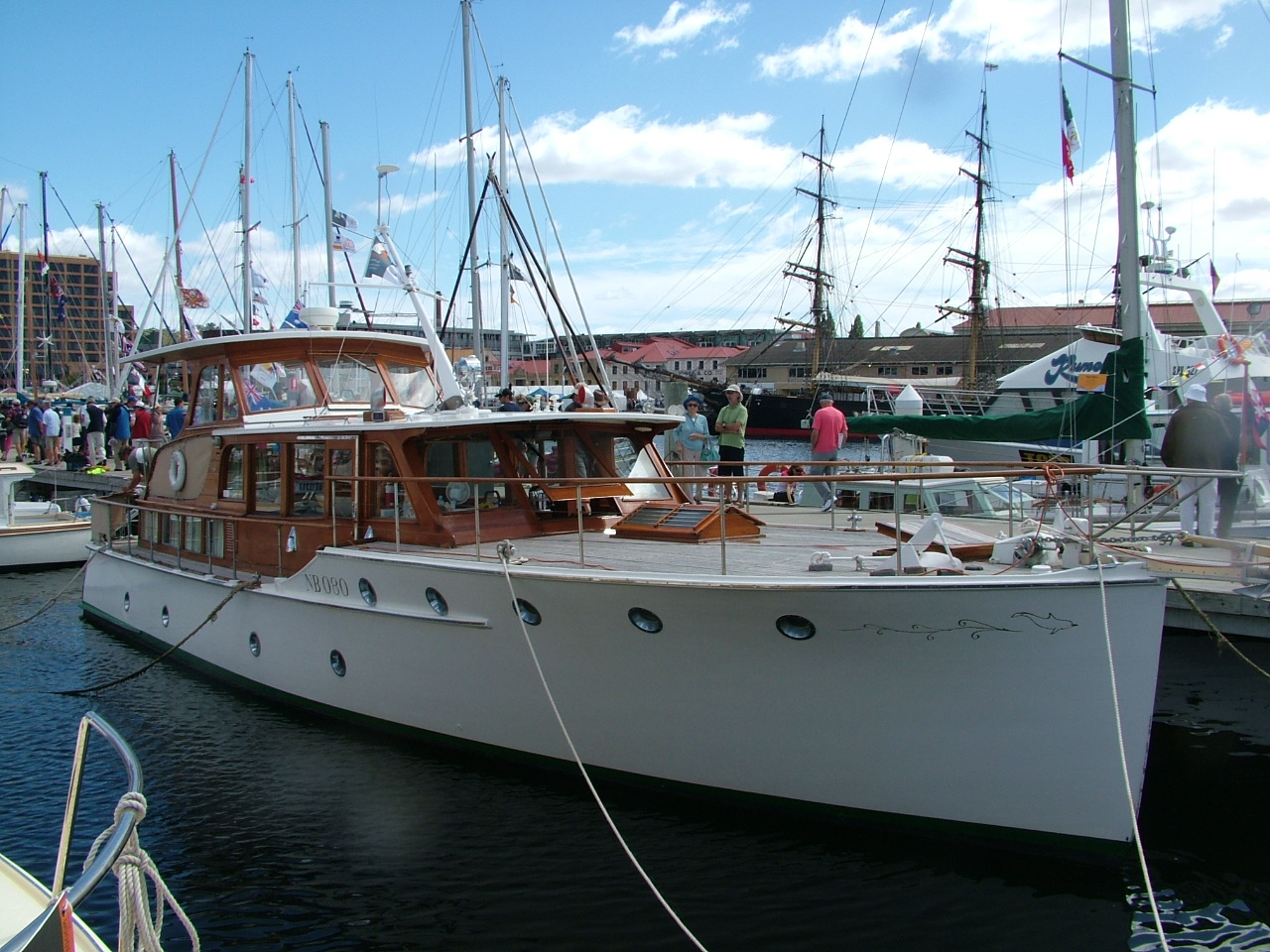 Steamers and veteran motorboats and craft photos from the Aussie