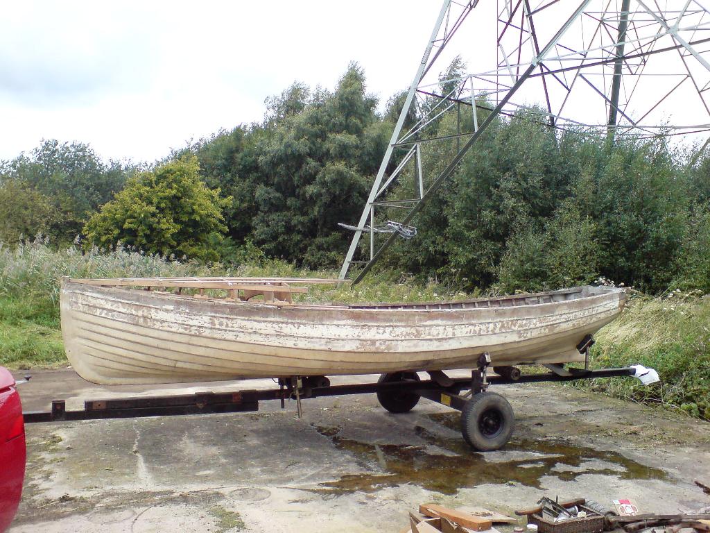 mystery boat – can anyone identify this old clinker-built dinghy?